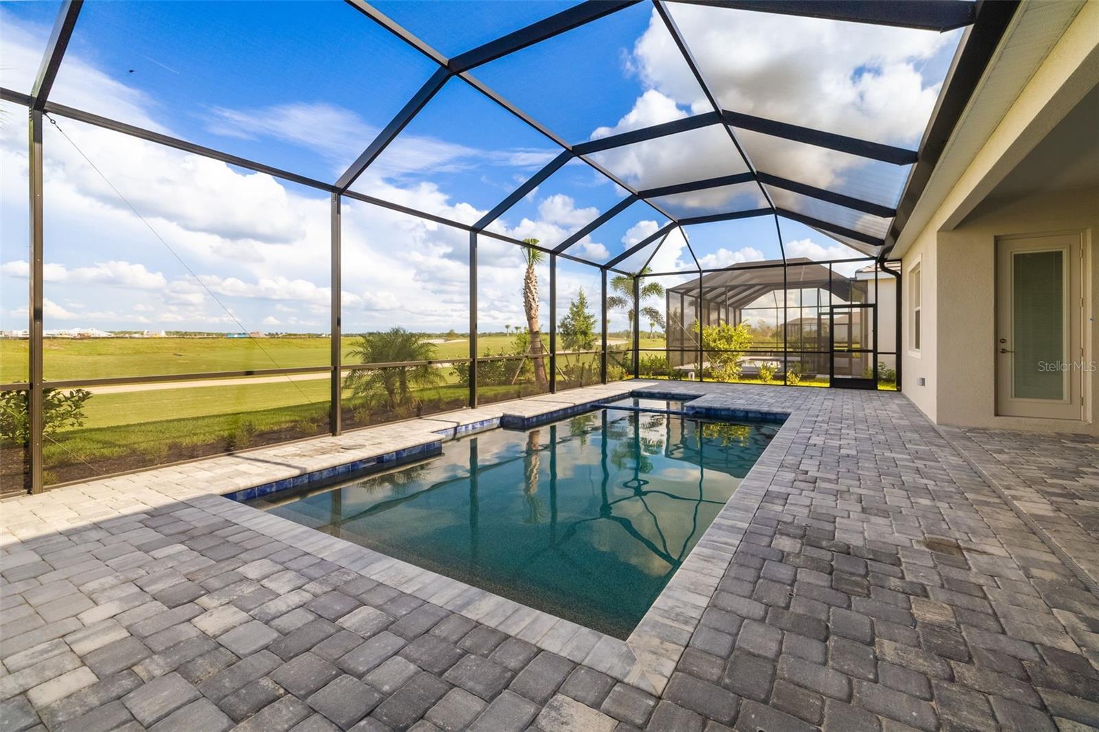 5613 Lightning Whelk Ln Property Photo 2