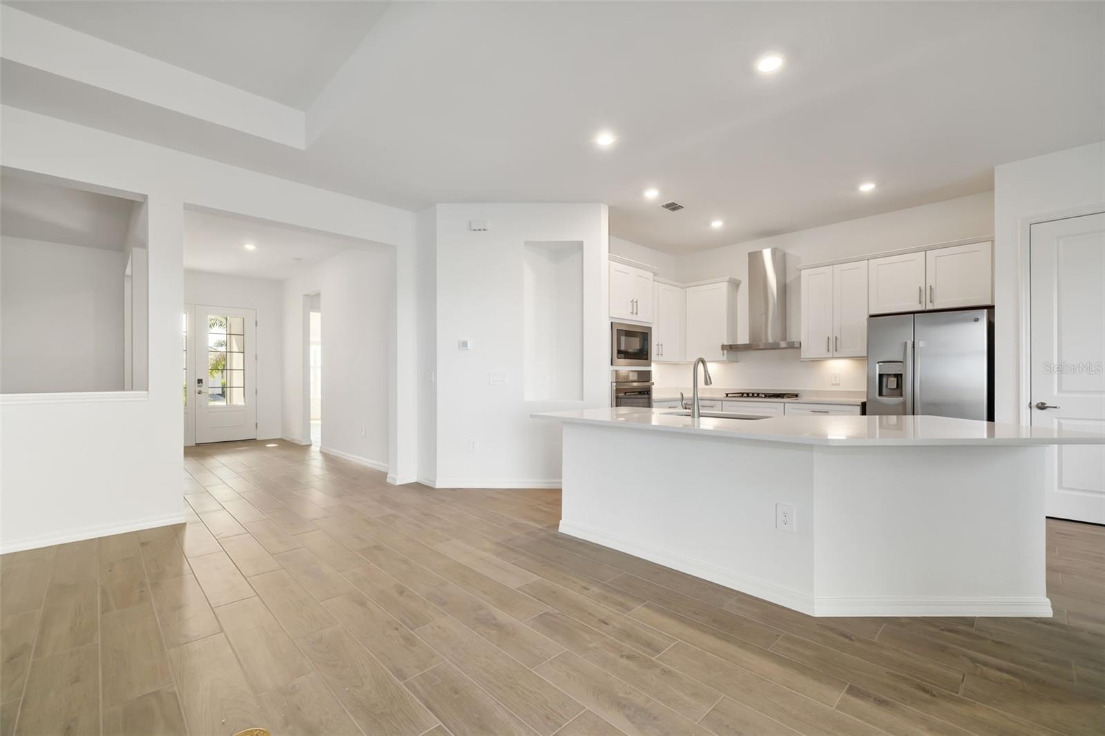 5613 Lightning Whelk Ln Property Photo 6