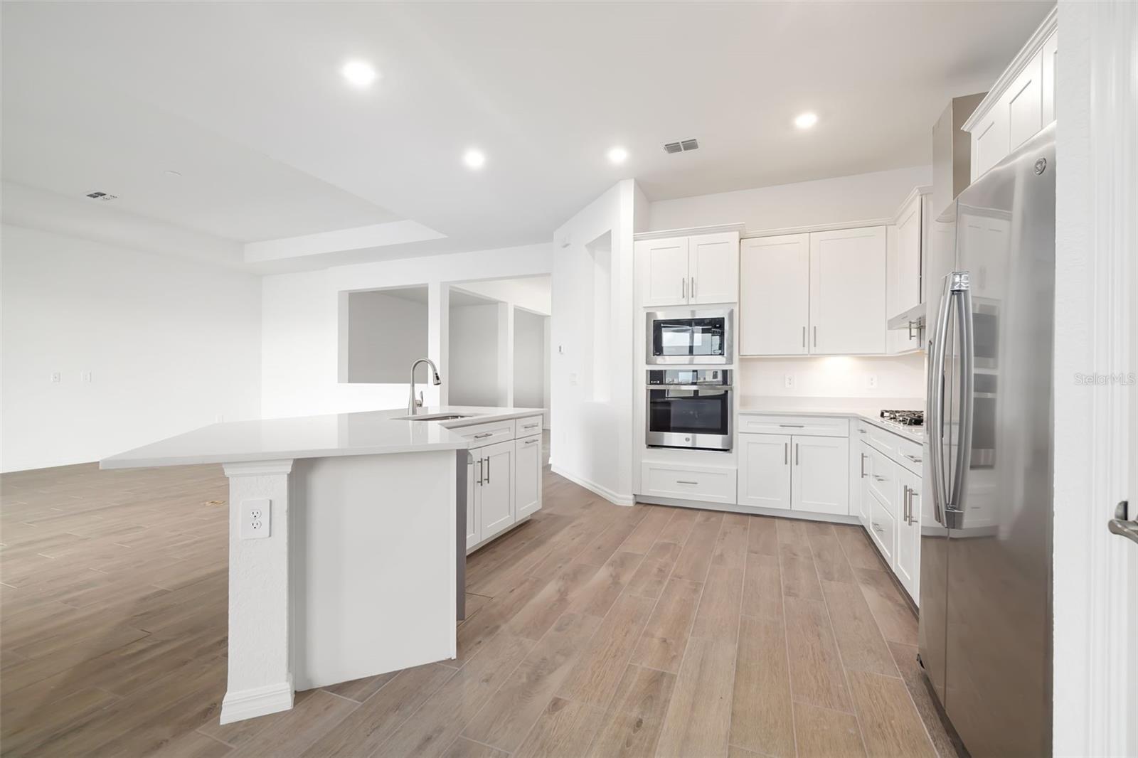 5613 Lightning Whelk Ln Property Photo 8