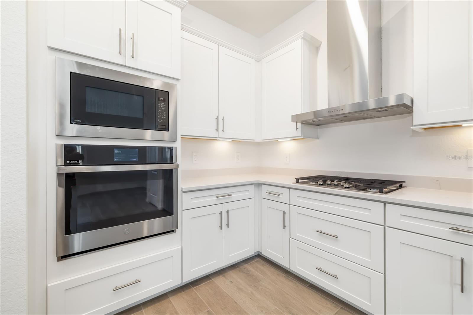 5613 Lightning Whelk Ln Property Photo 9