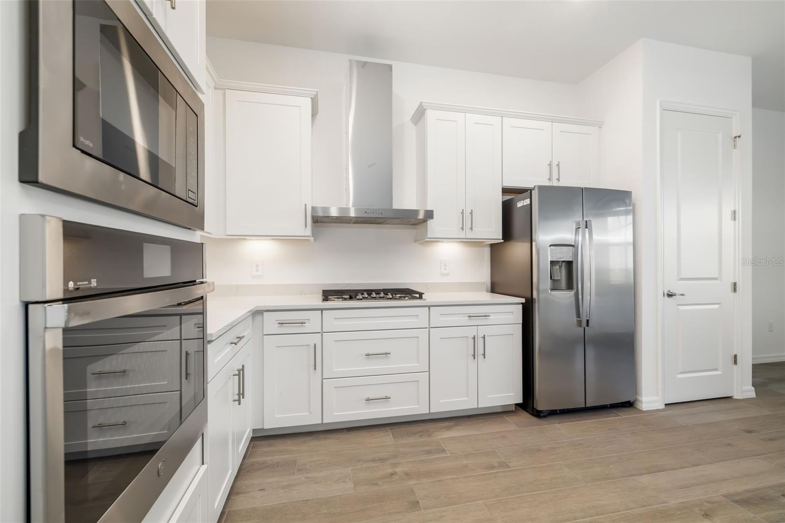 5613 Lightning Whelk Ln Property Photo 10