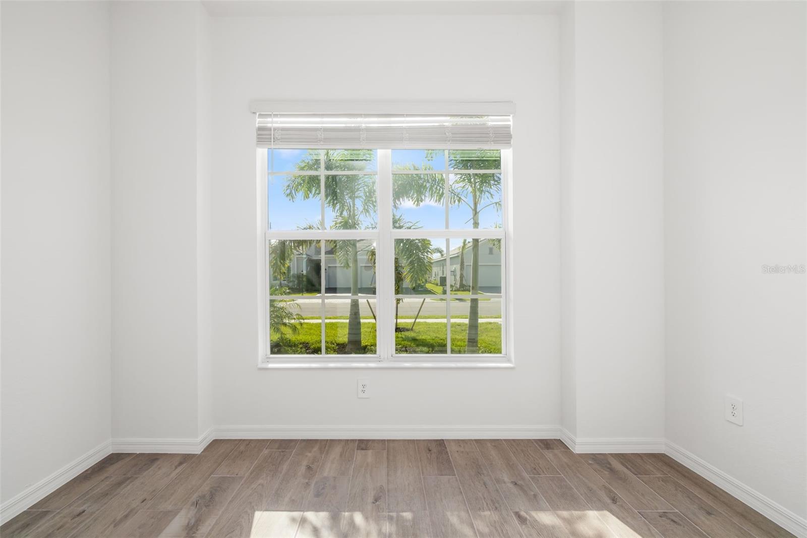 5613 Lightning Whelk Ln Property Photo 29