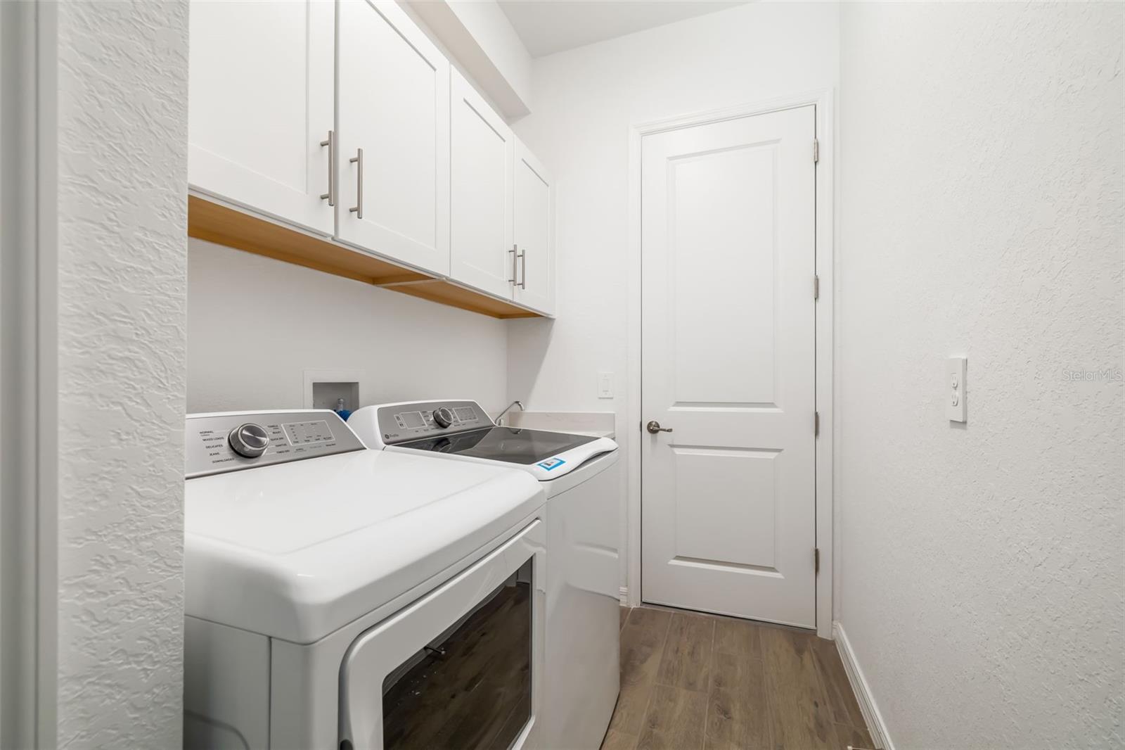 5613 Lightning Whelk Ln Property Photo 32