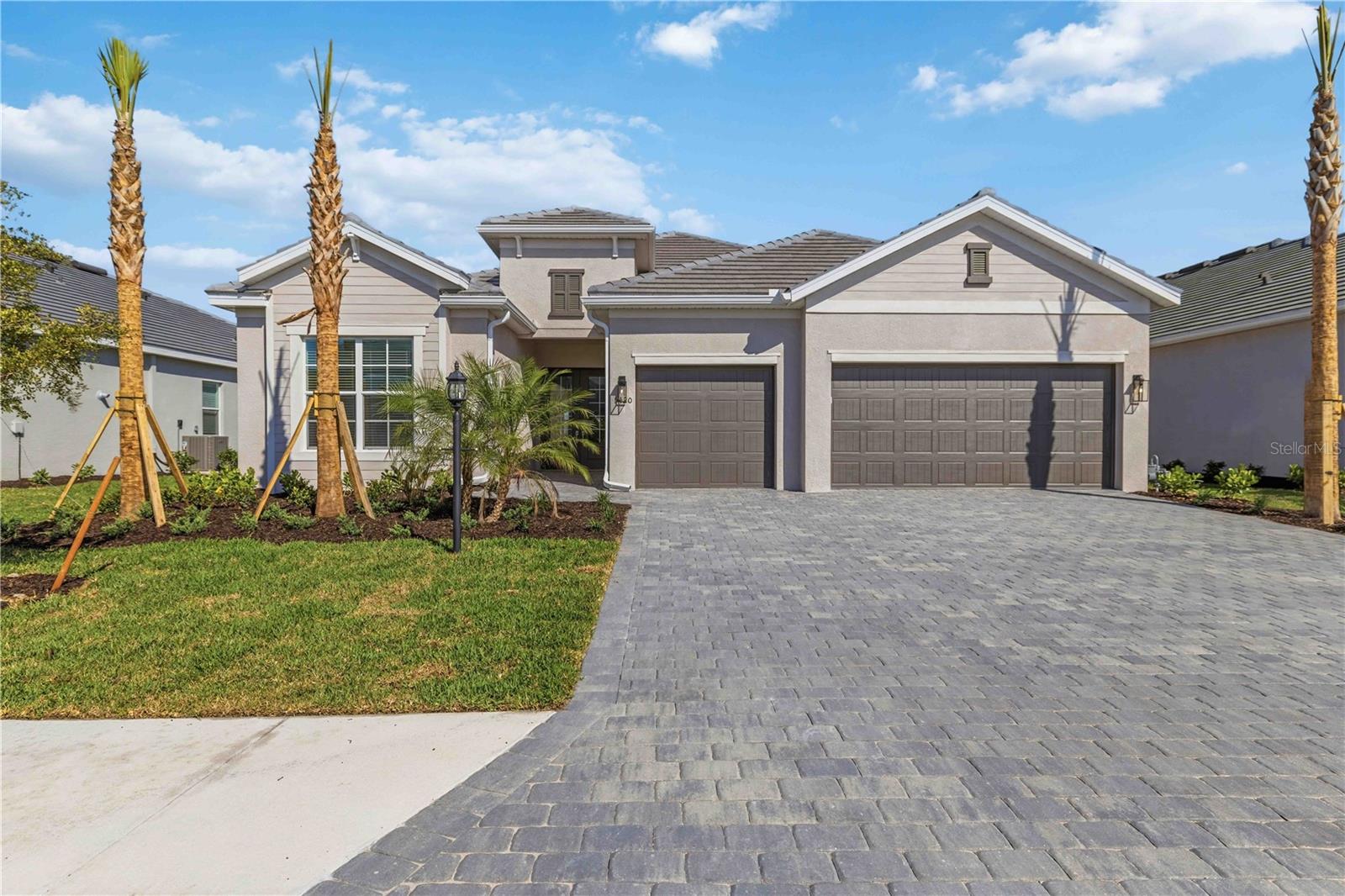 19051 SCALLOP LOOP Property Photo 1