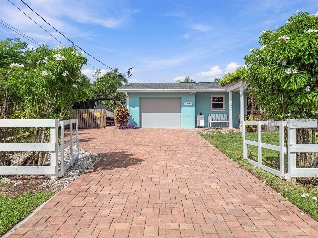 1831 Bayshore Dr Property Photo 2