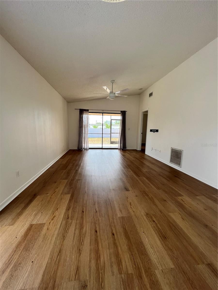 2132 Jo An Dr Property Photo 6