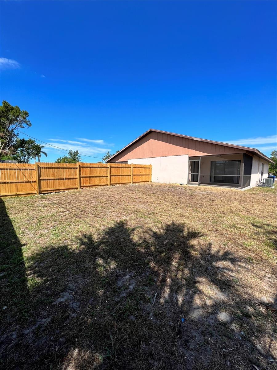 2132 Jo An Dr Property Photo 20