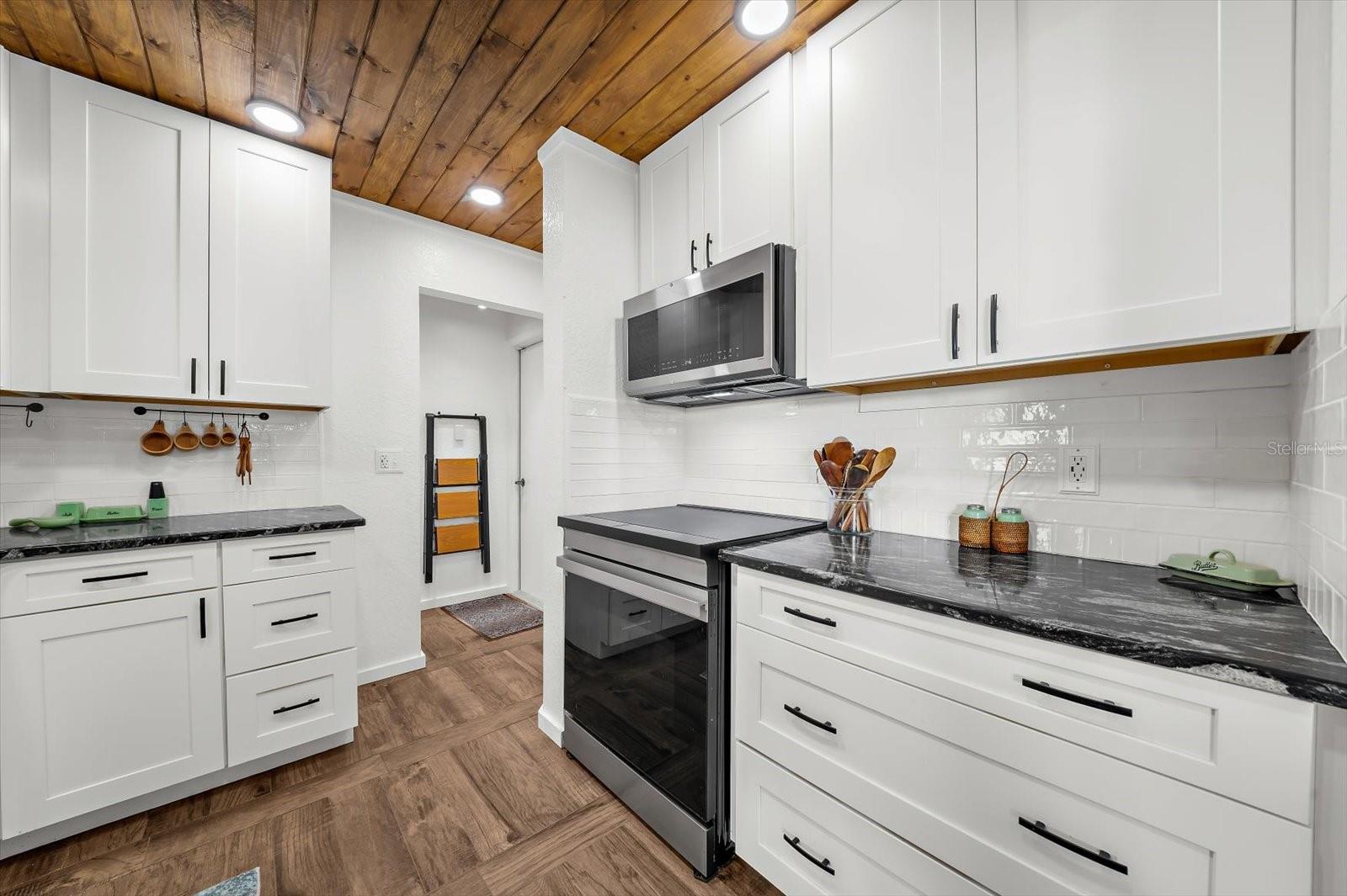 340 Fordham Rd Property Photo 10