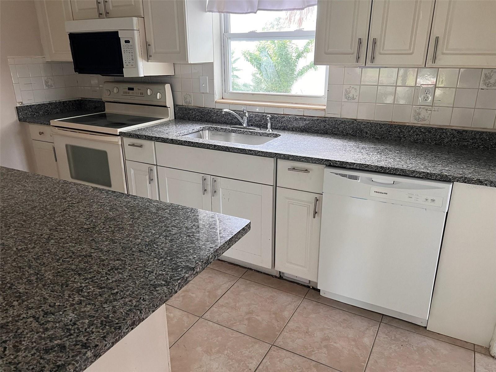 3633 Roxane Blvd Property Photo 3