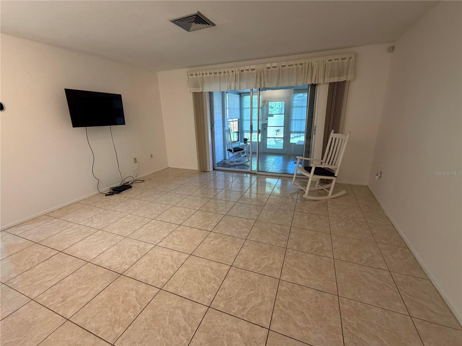 6031 Arlene Way Property Photo 4