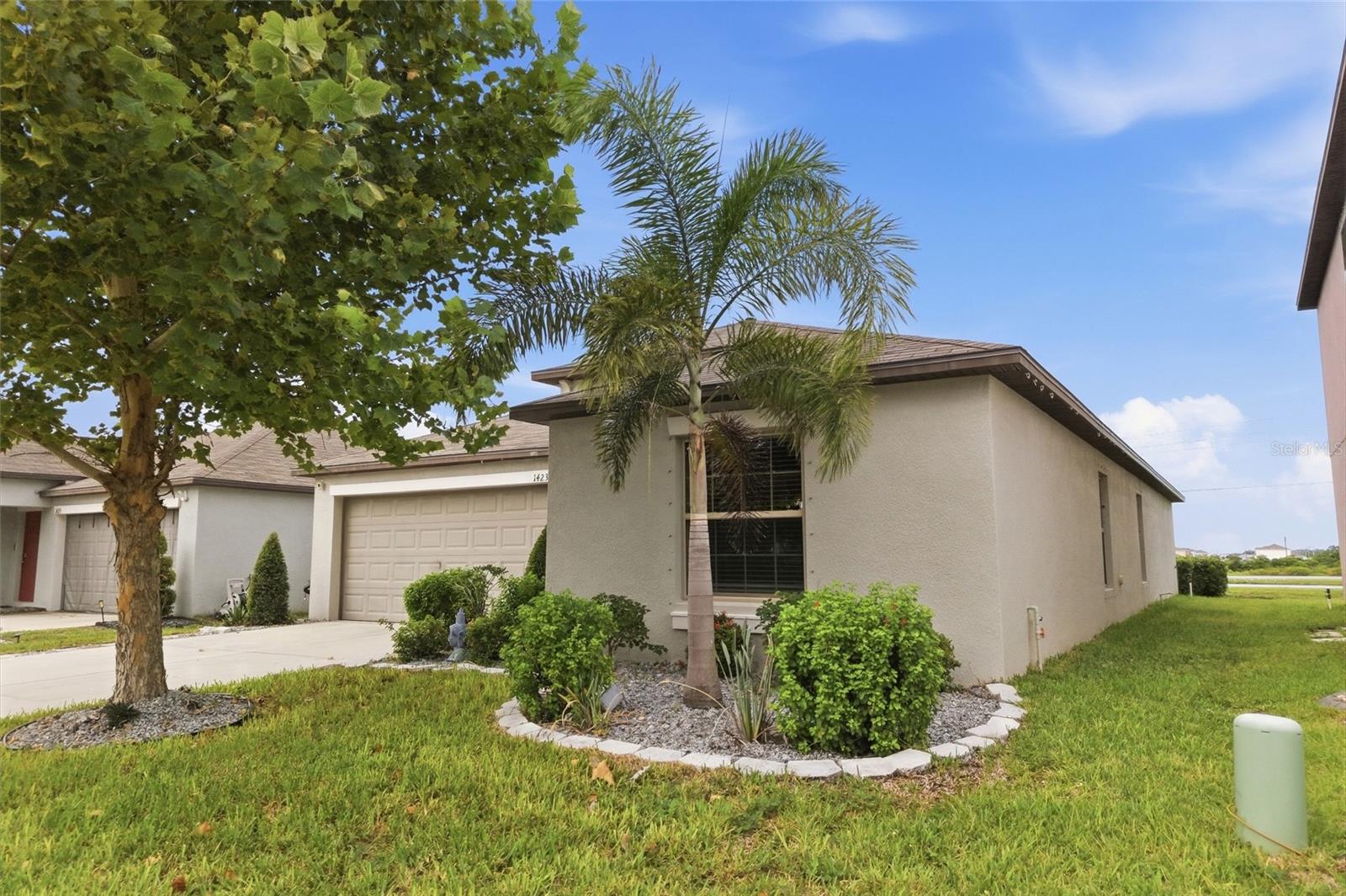1423 Golden Glow Dr Property Photo 5
