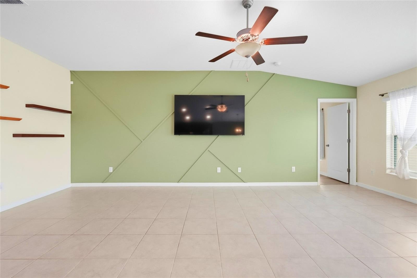1423 Golden Glow Dr Property Photo 16