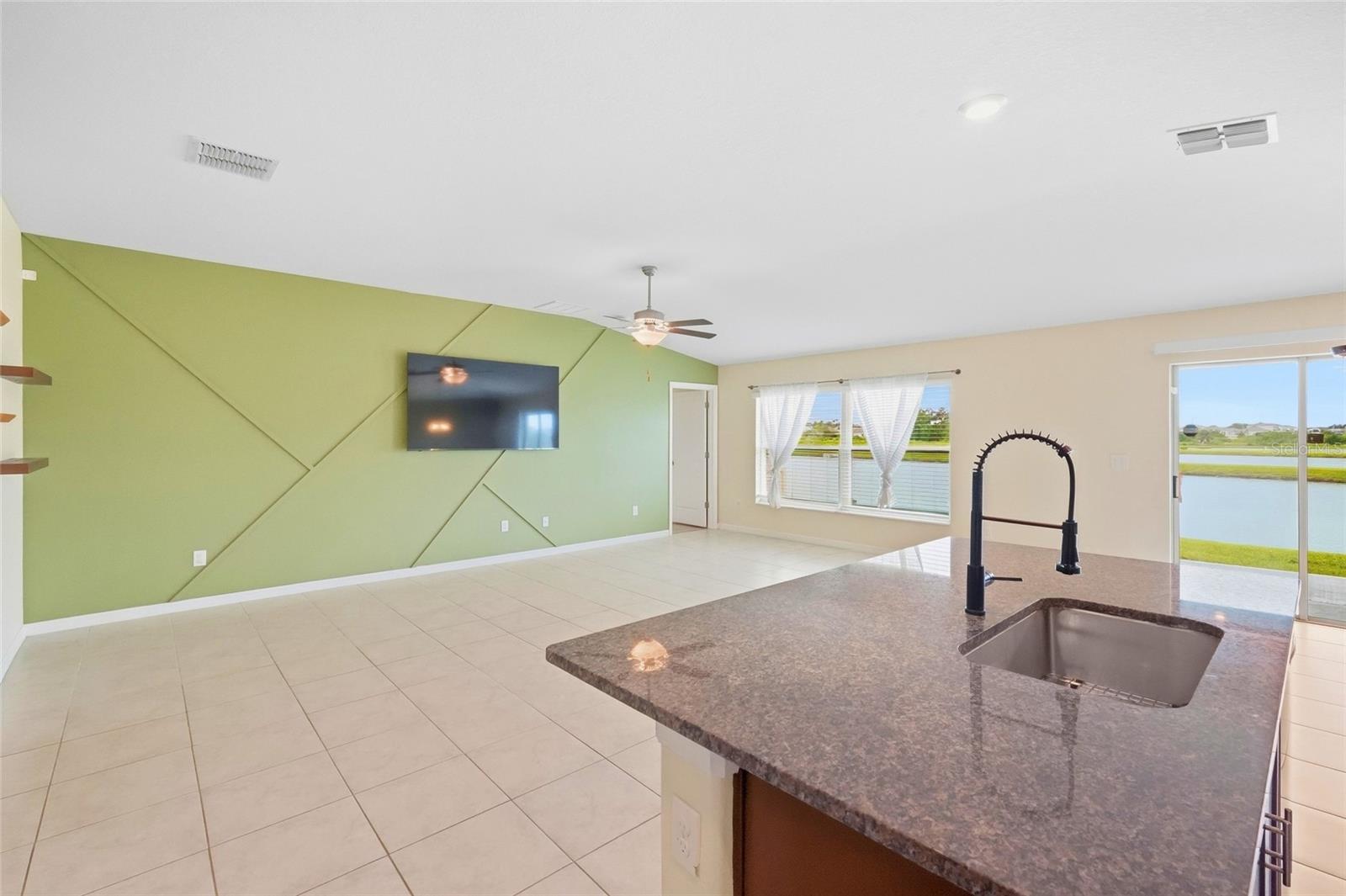 1423 Golden Glow Dr Property Photo 18
