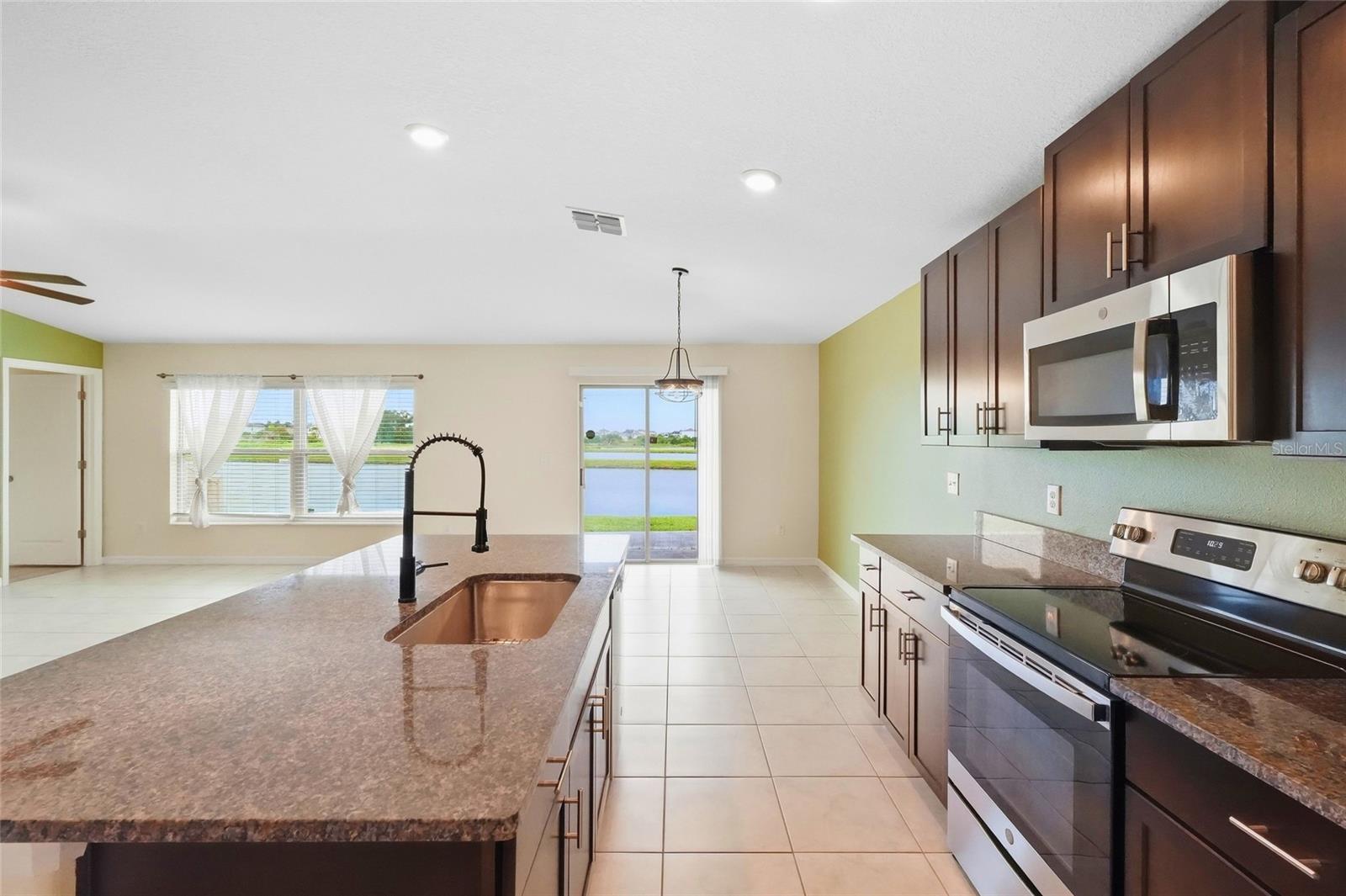 1423 Golden Glow Dr Property Photo 19