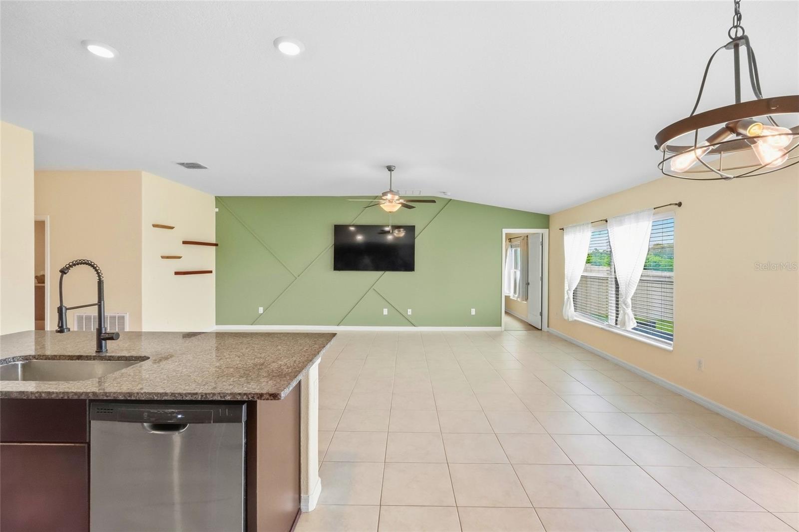 1423 Golden Glow Dr Property Photo 20