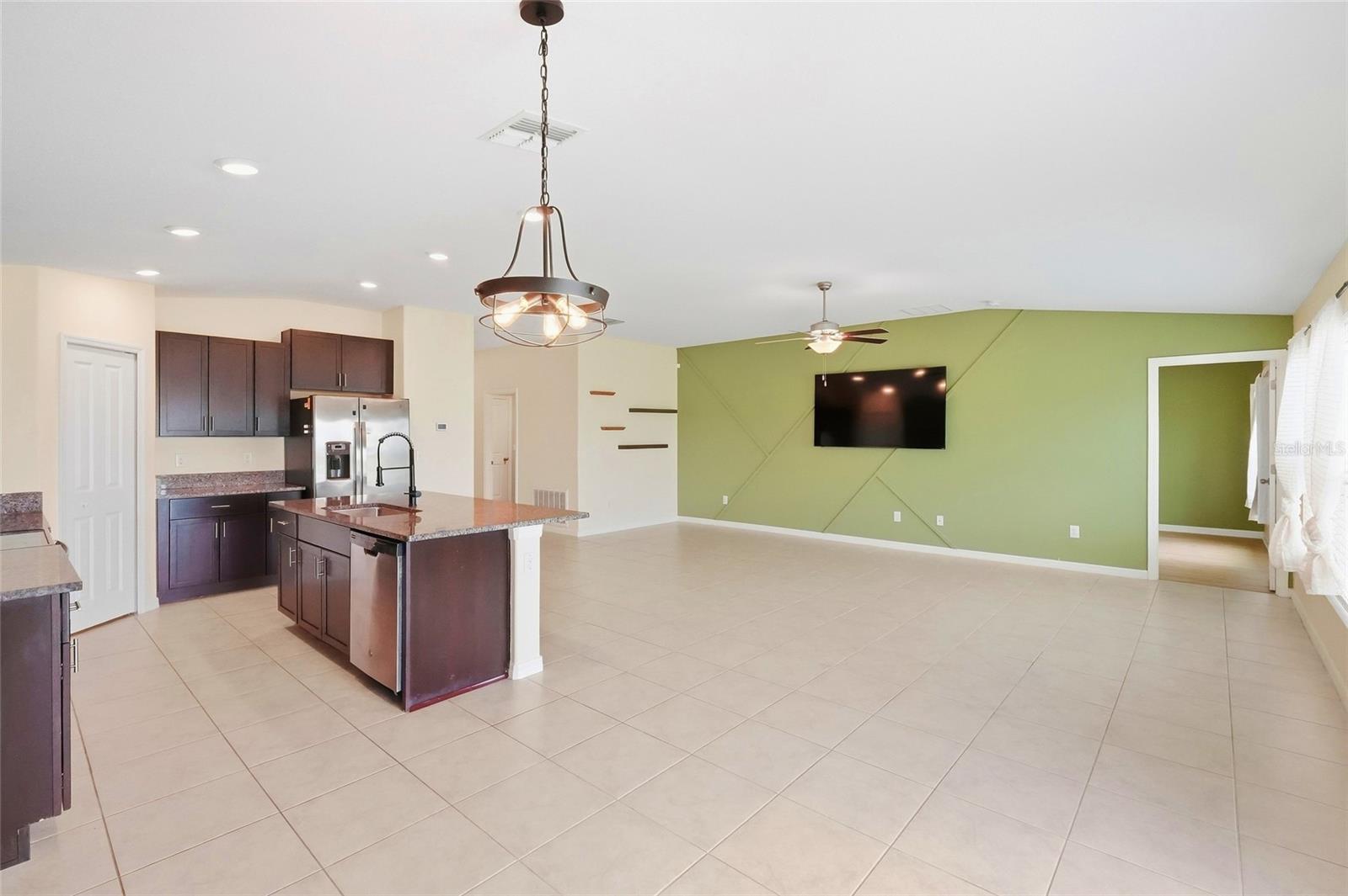 1423 Golden Glow Dr Property Photo 23