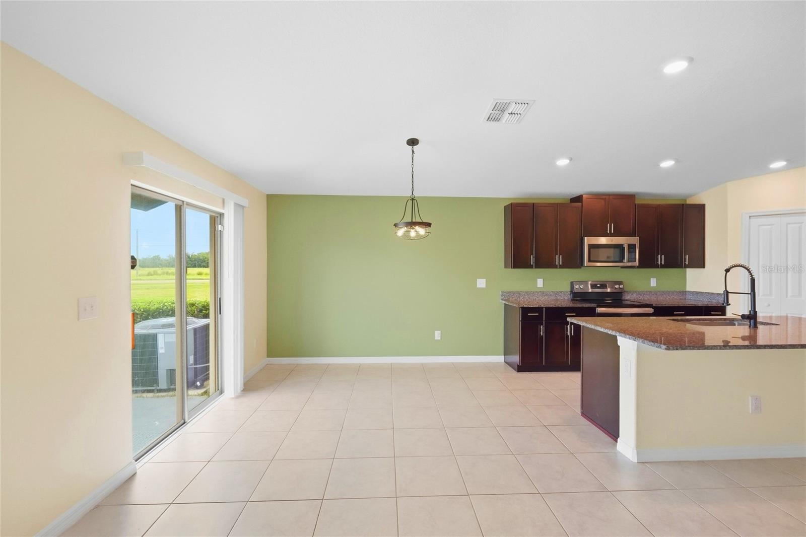 1423 Golden Glow Dr Property Photo 27