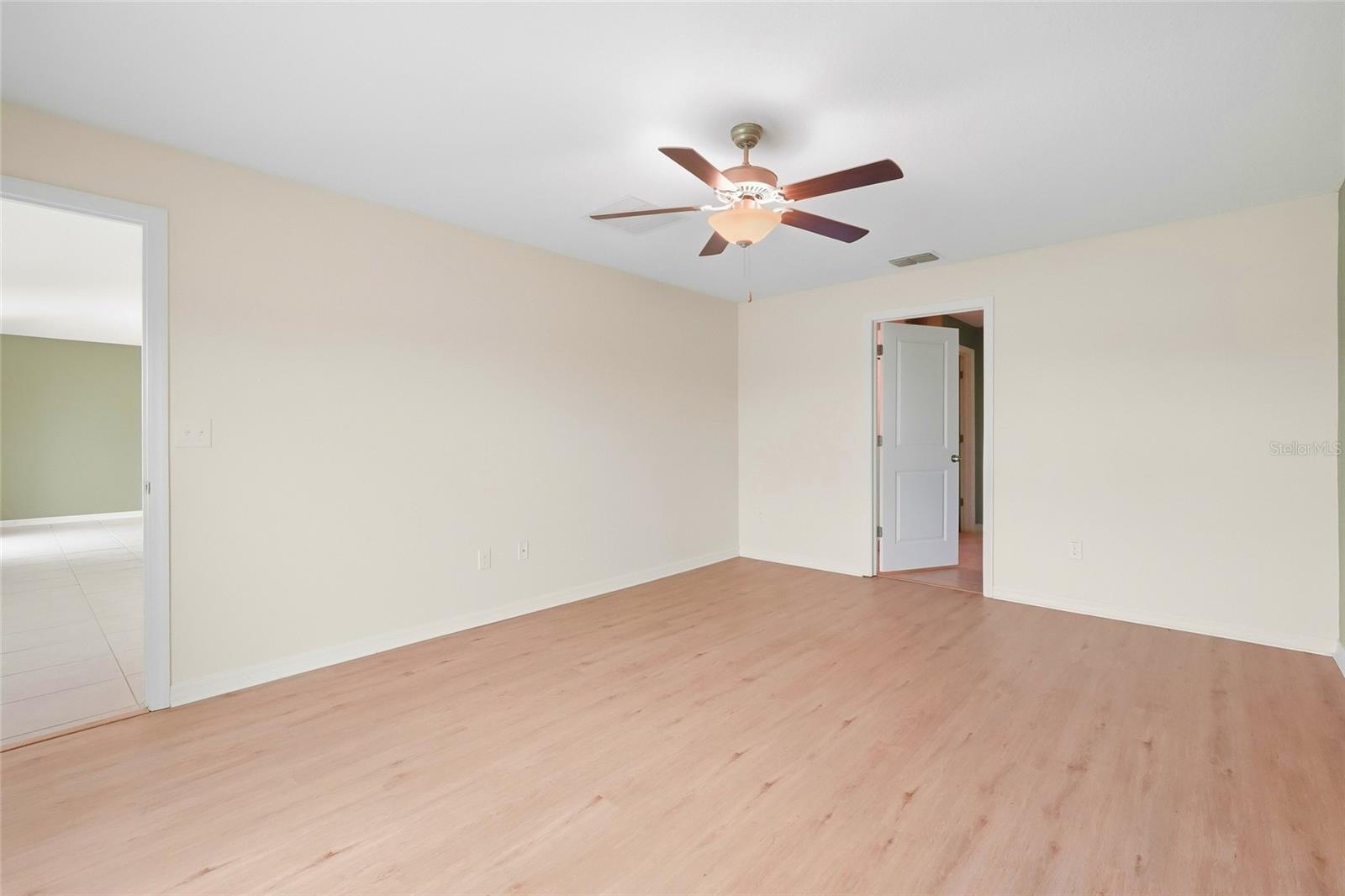 1423 Golden Glow Dr Property Photo 35