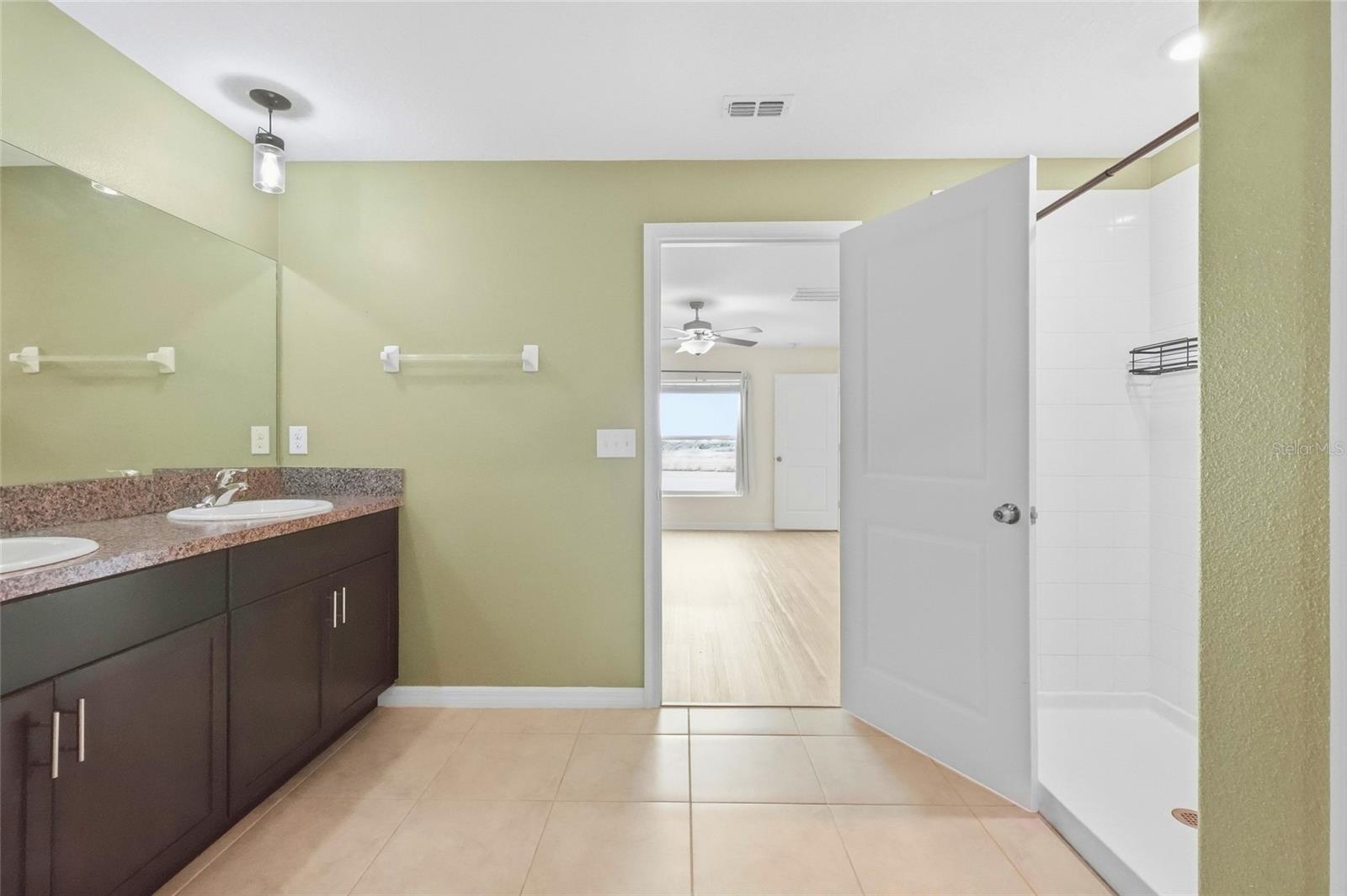 1423 Golden Glow Dr Property Photo 39