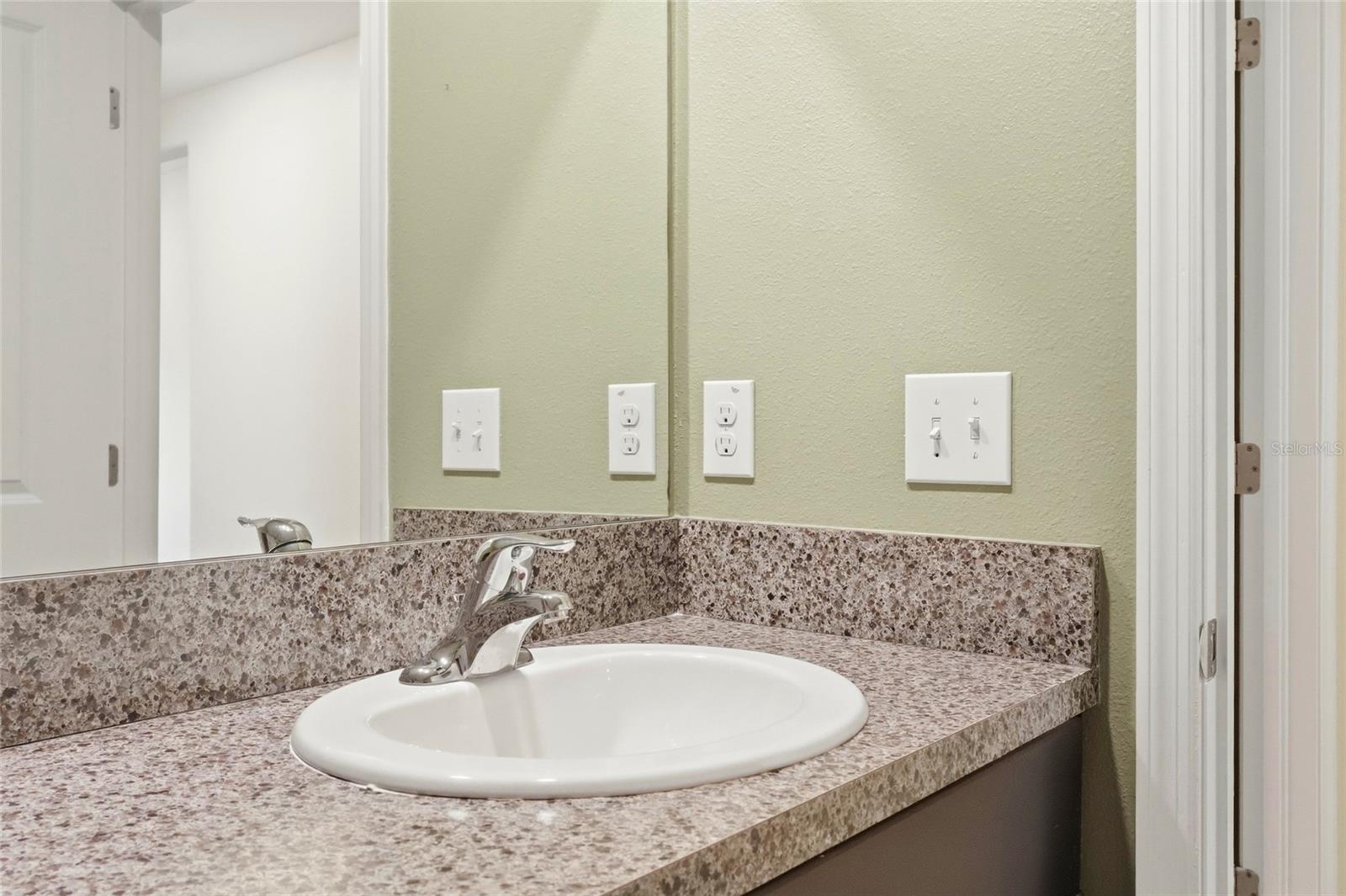 1423 Golden Glow Dr Property Photo 55