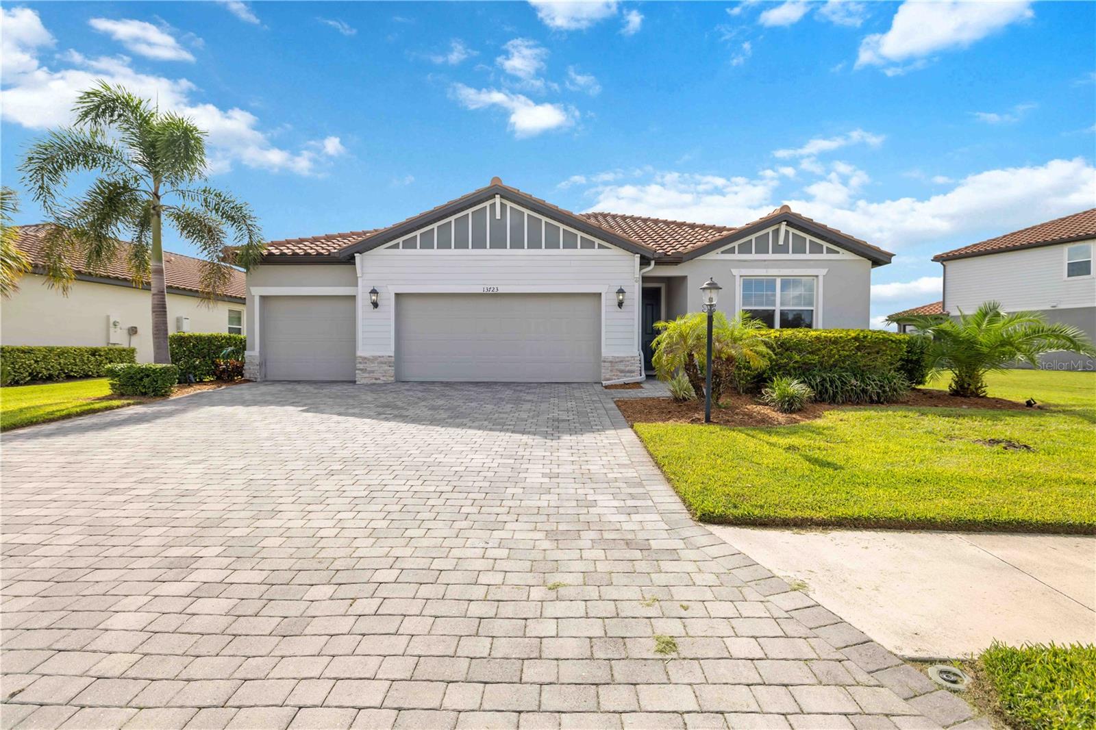 13723 Green Hammock Pl Property Photo 2