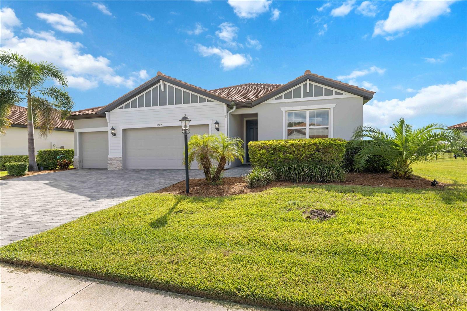 13723 Green Hammock Pl Property Photo 3