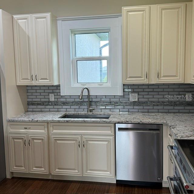 2255 Ribble St Property Photo 4