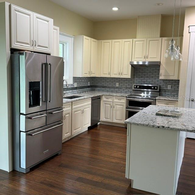 2255 Ribble St Property Photo 5