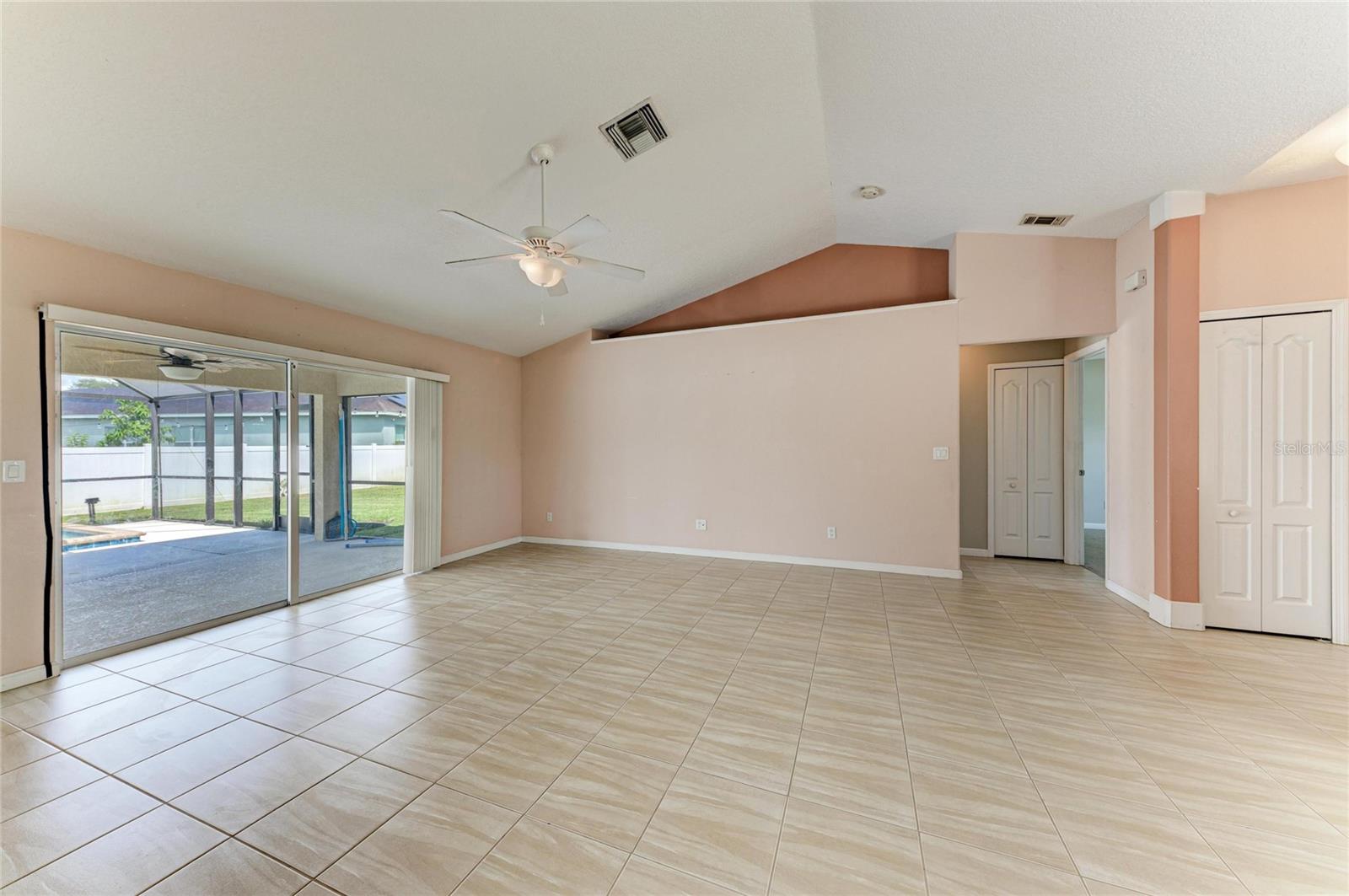 4512 28th Ave E Property Photo 9