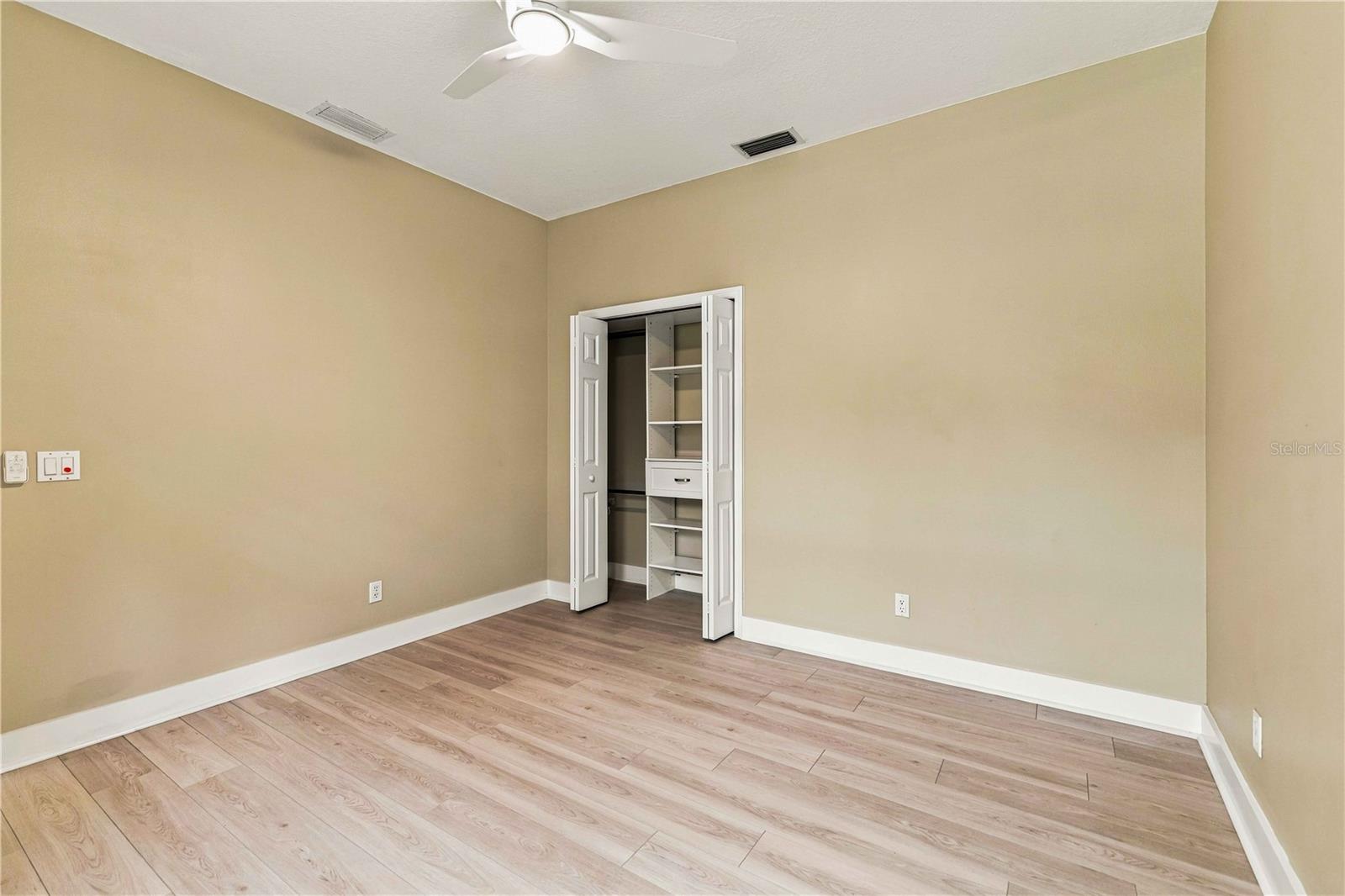 127 Mill Run E Property Photo 16