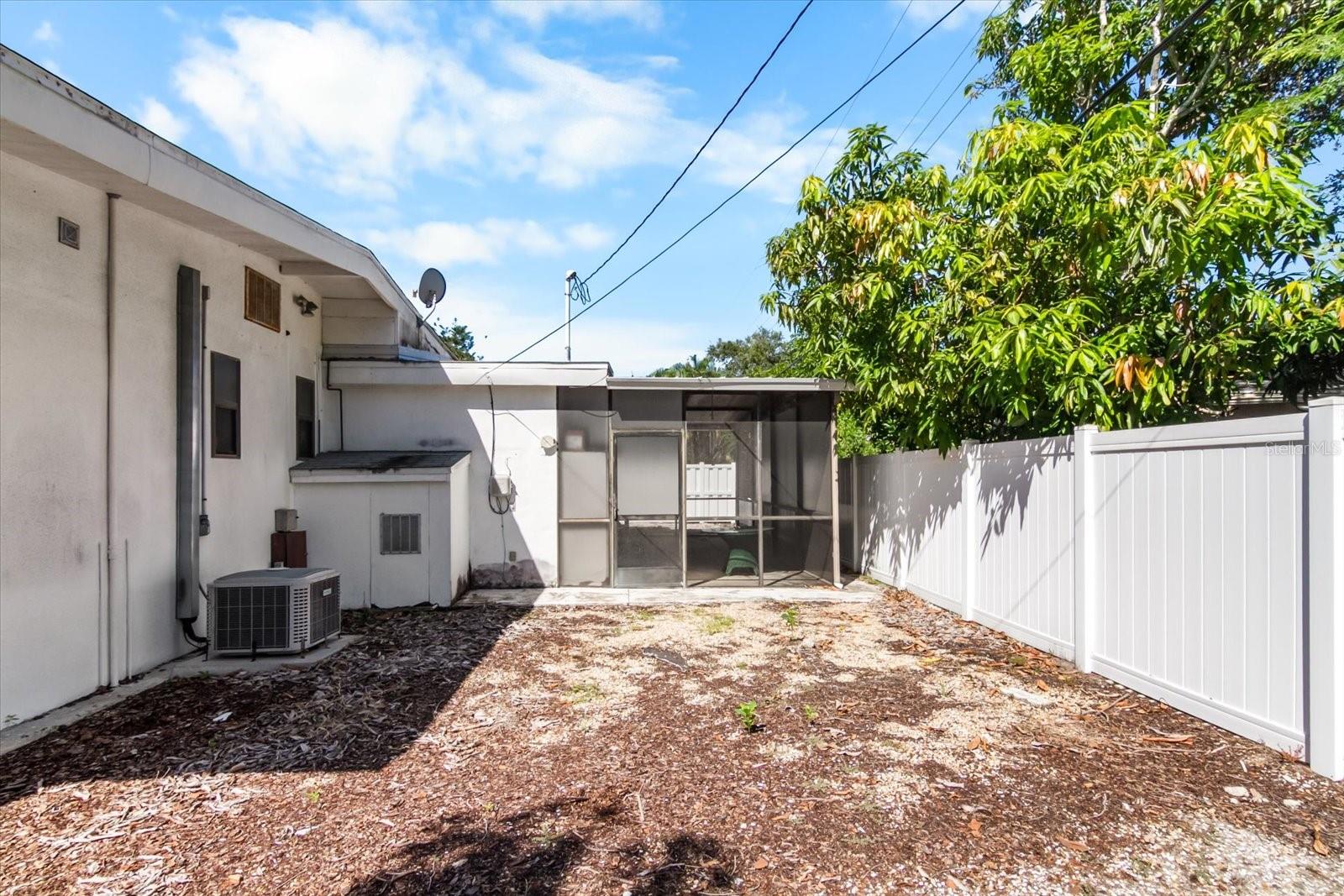 2921 Wood St Property Photo 33