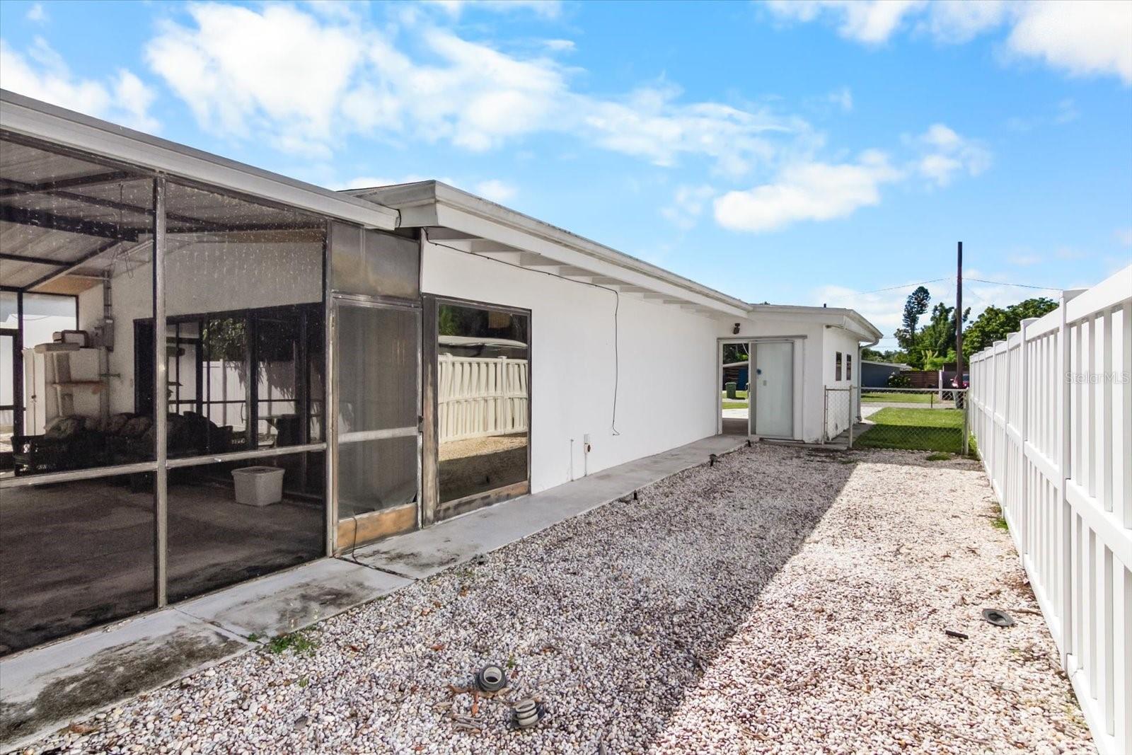 2921 Wood St Property Photo 46
