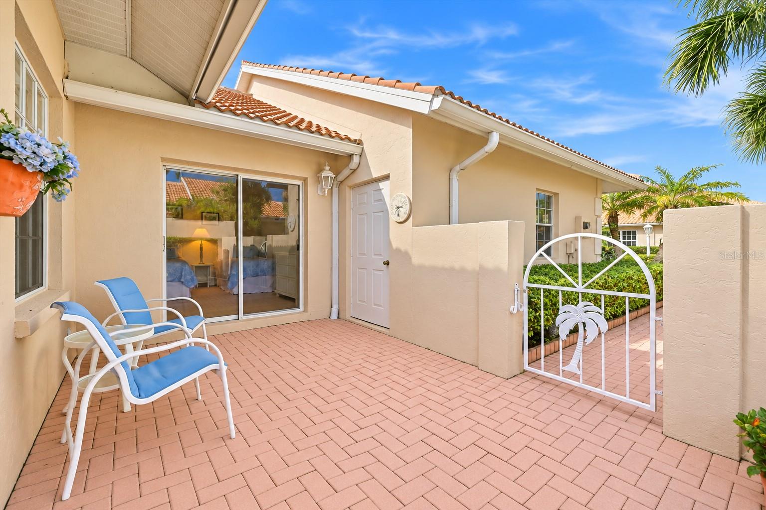 1273 Berkshire Cir Property Photo 4