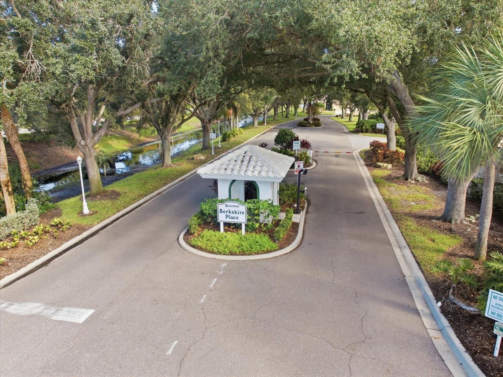 1273 Berkshire Cir Property Photo 38