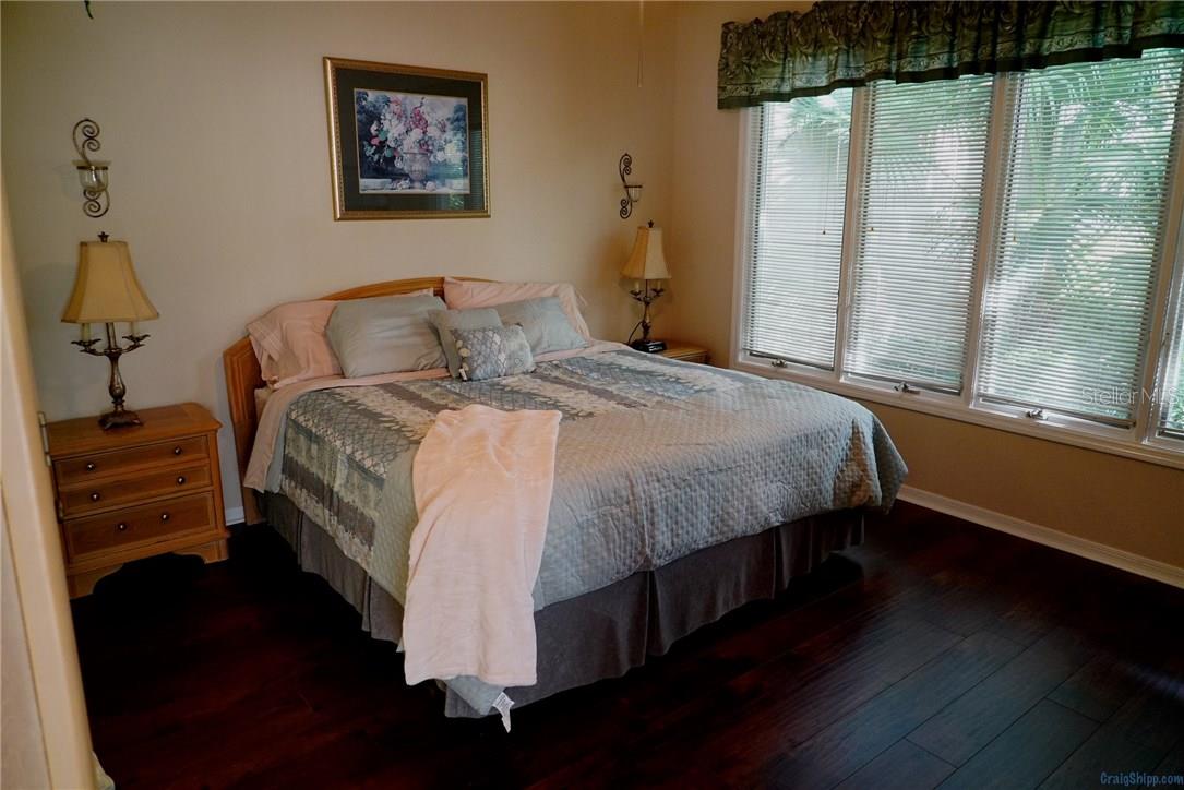 8718 53rd Ter E Property Photo 9