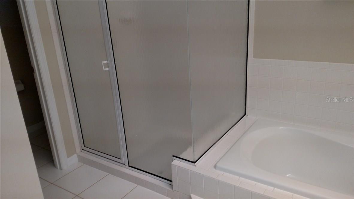 8718 53rd Ter E Property Photo 12