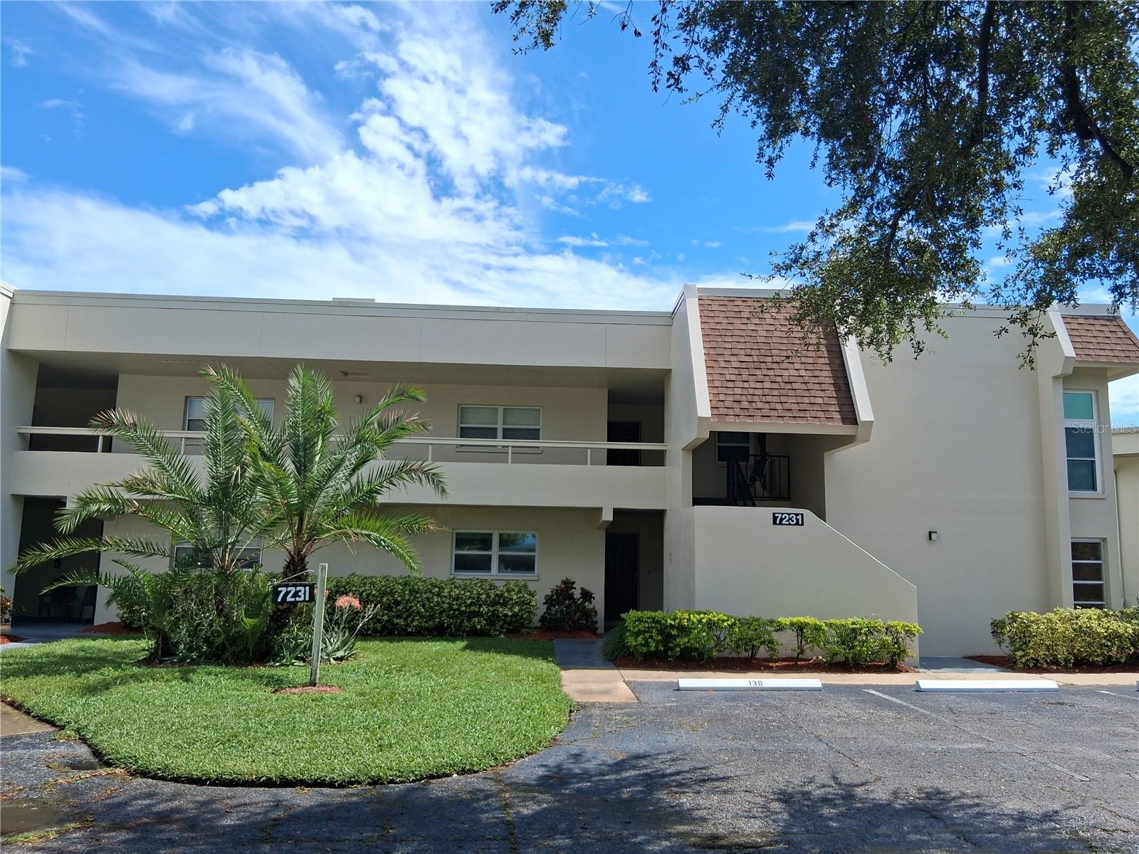 7231 W COUNTRY CLUB DR N #130 Property Photo 1
