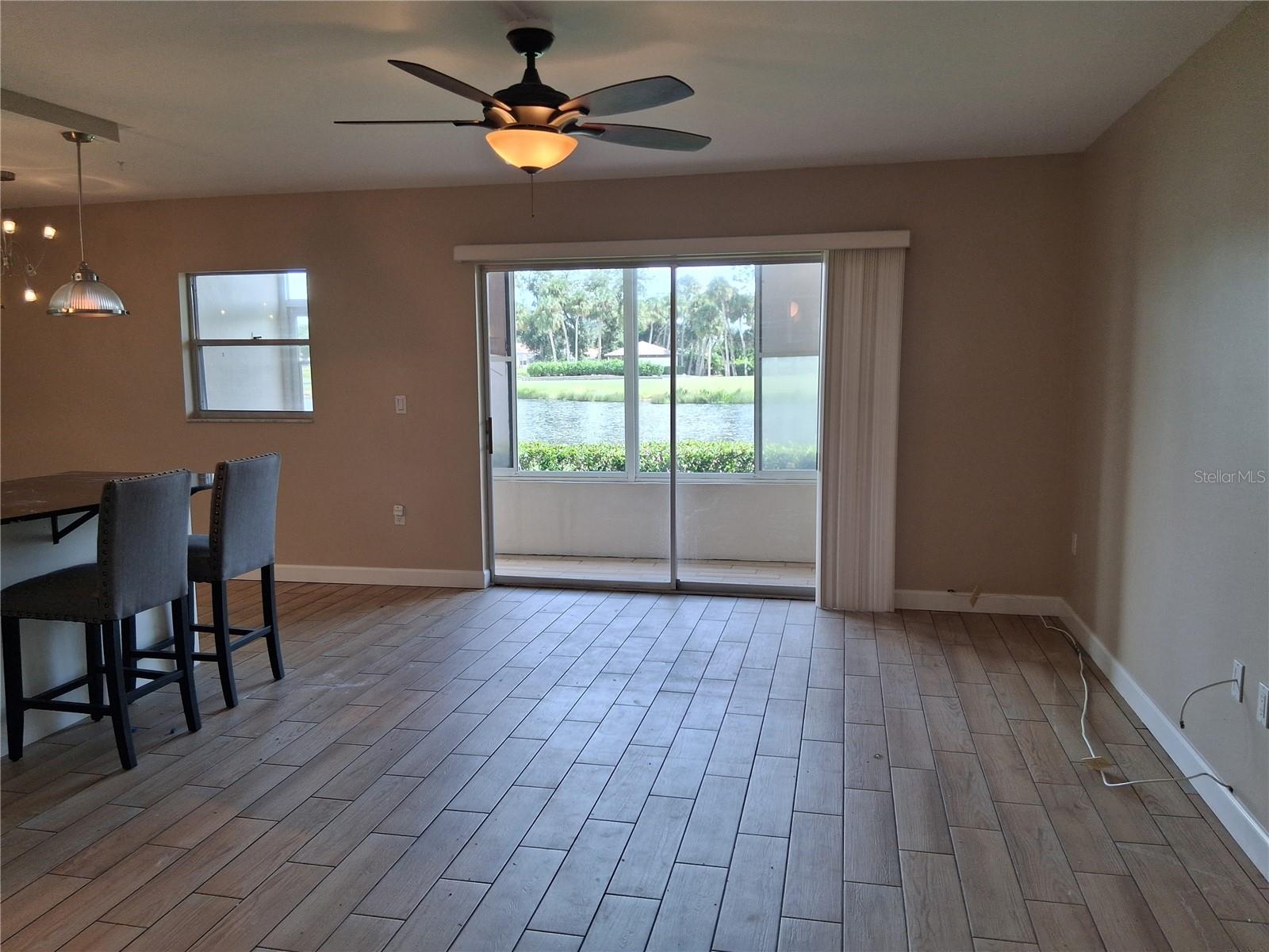 7231 W Country Club Dr N #130 Property Photo 3