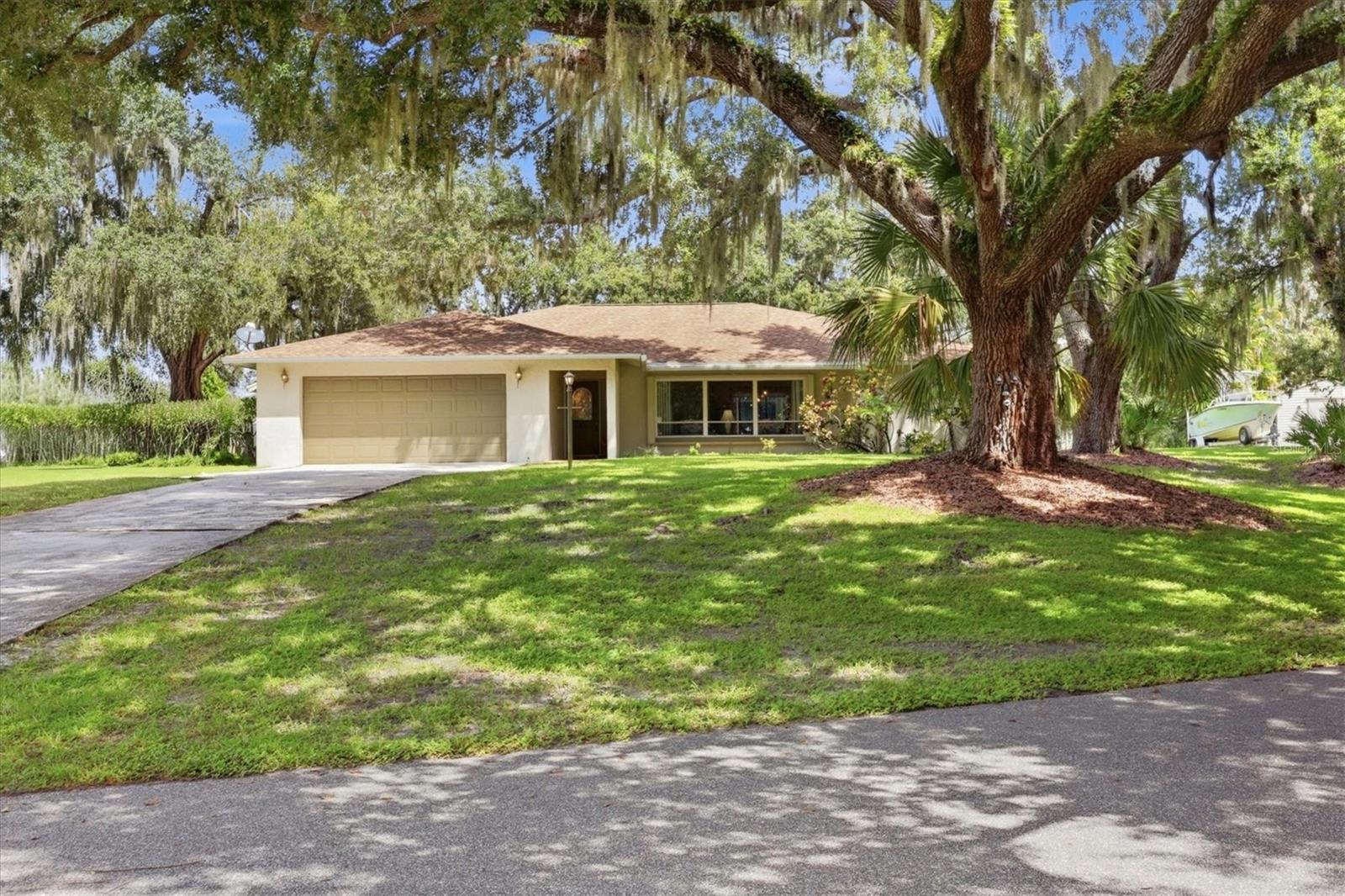 7963 N LEEWYNN DR Property Photo 1
