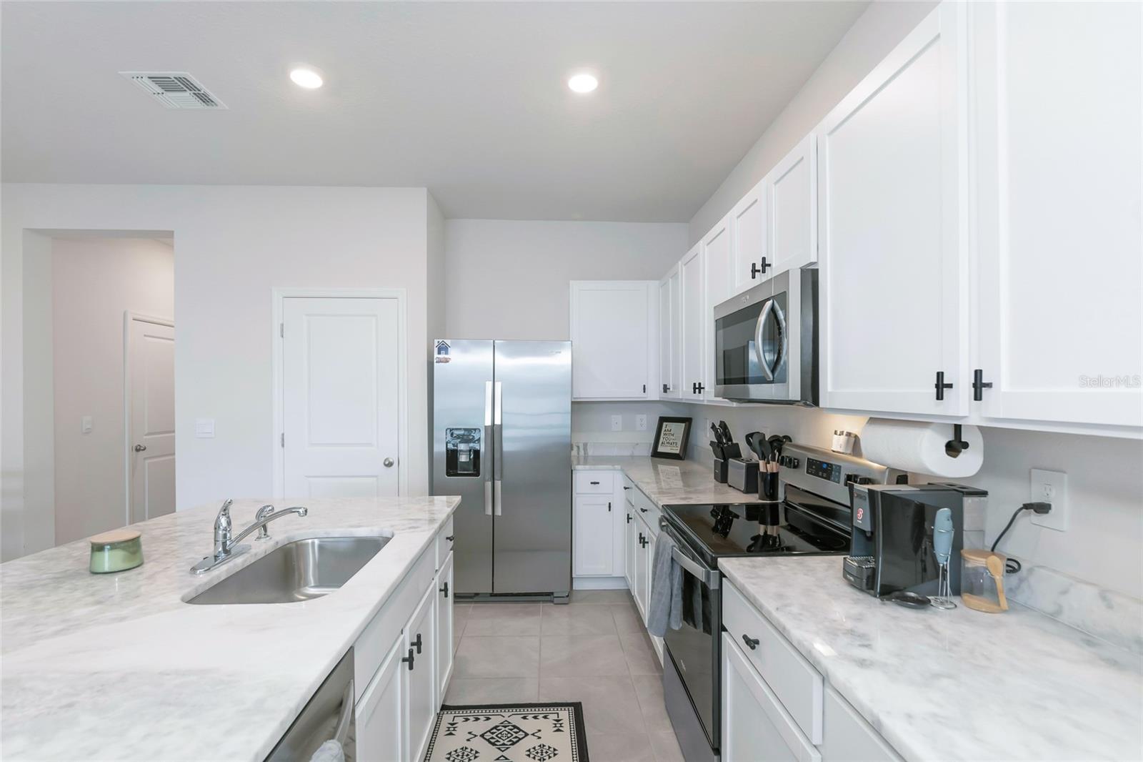 17645 Crescent Moon Loop Property Photo 8