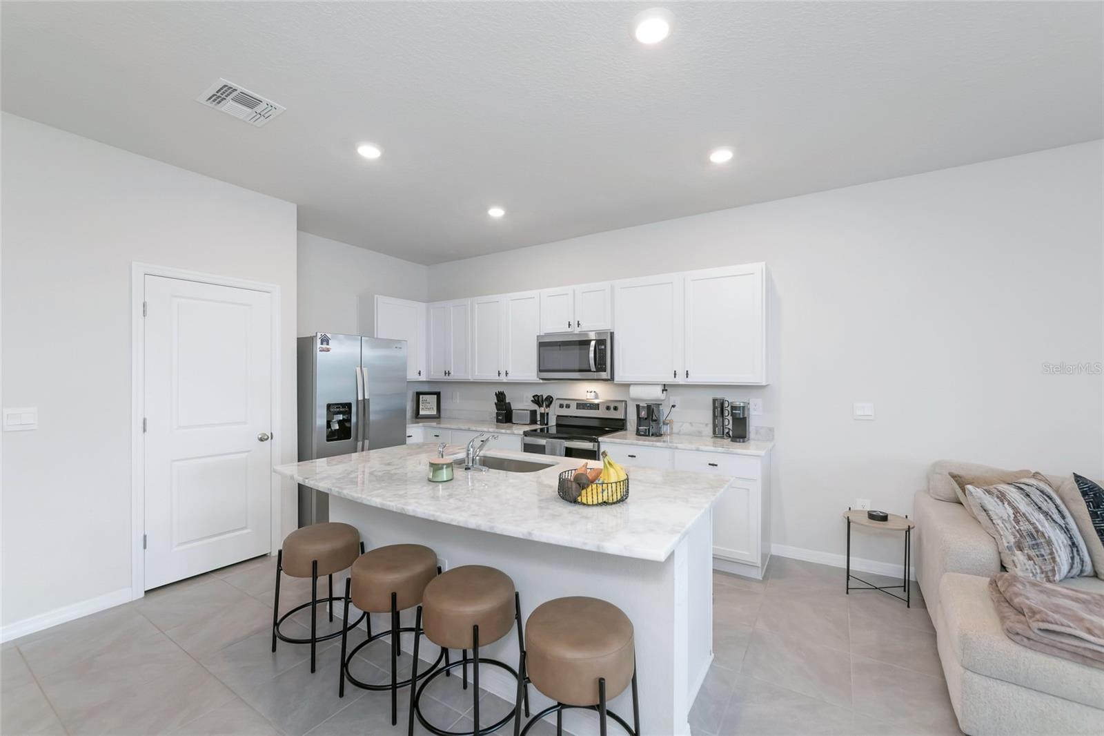 17645 Crescent Moon Loop Property Photo 9