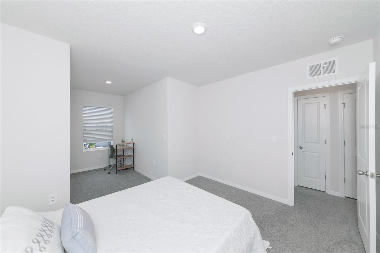 17645 Crescent Moon Loop Property Photo 22