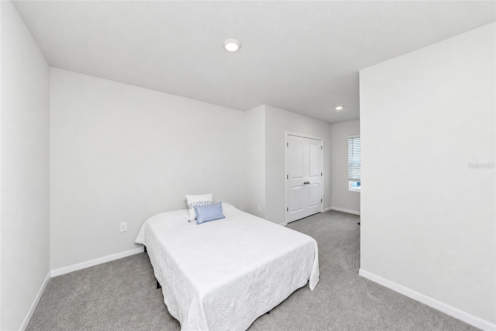17645 Crescent Moon Loop Property Photo 31