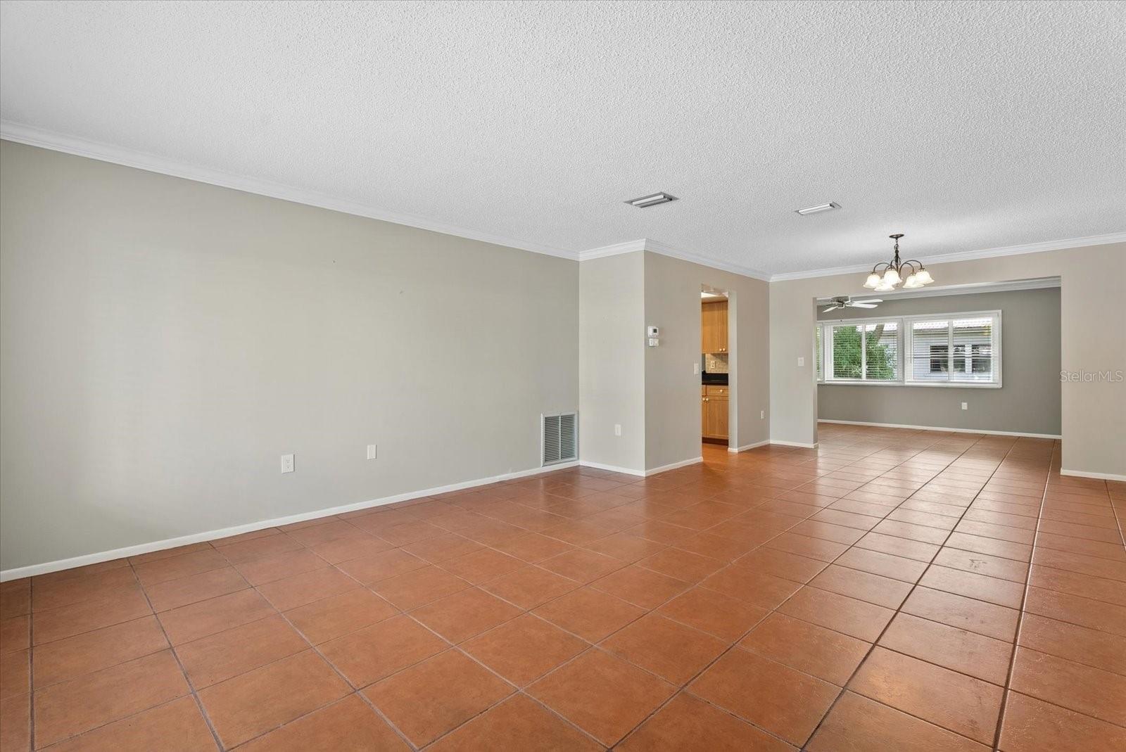 1507 N Knollwood Dr Property Photo 4