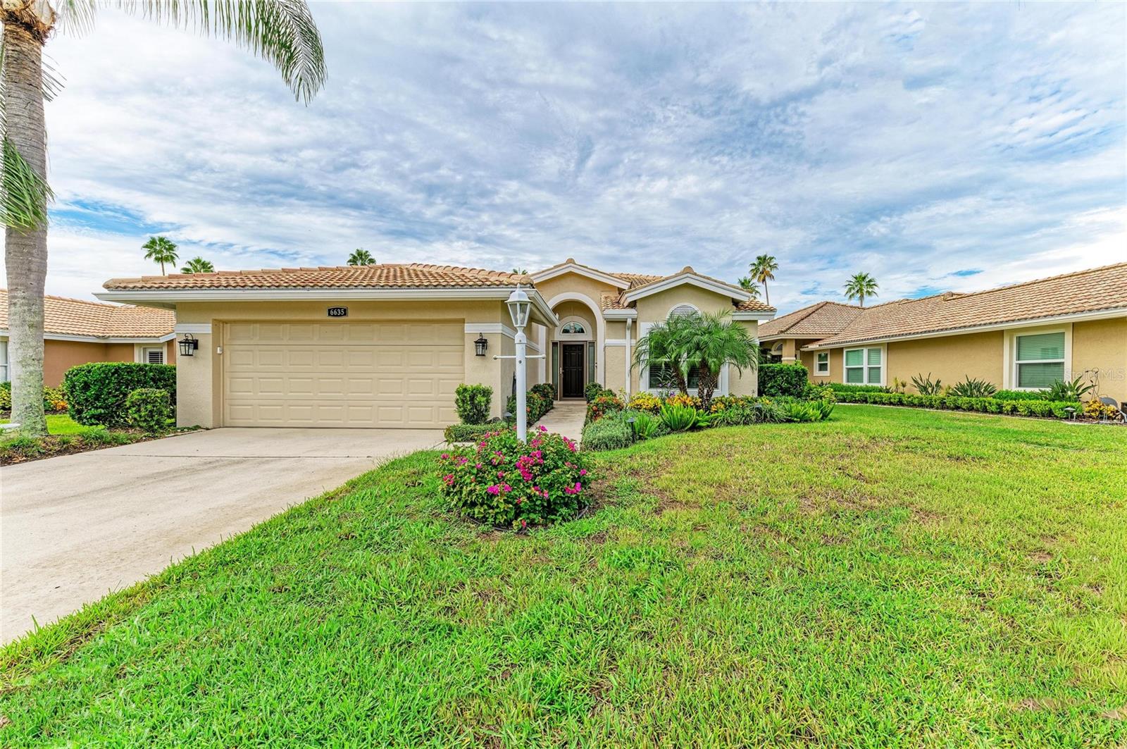 6635 Oakbrooke Cir Property Photo 3