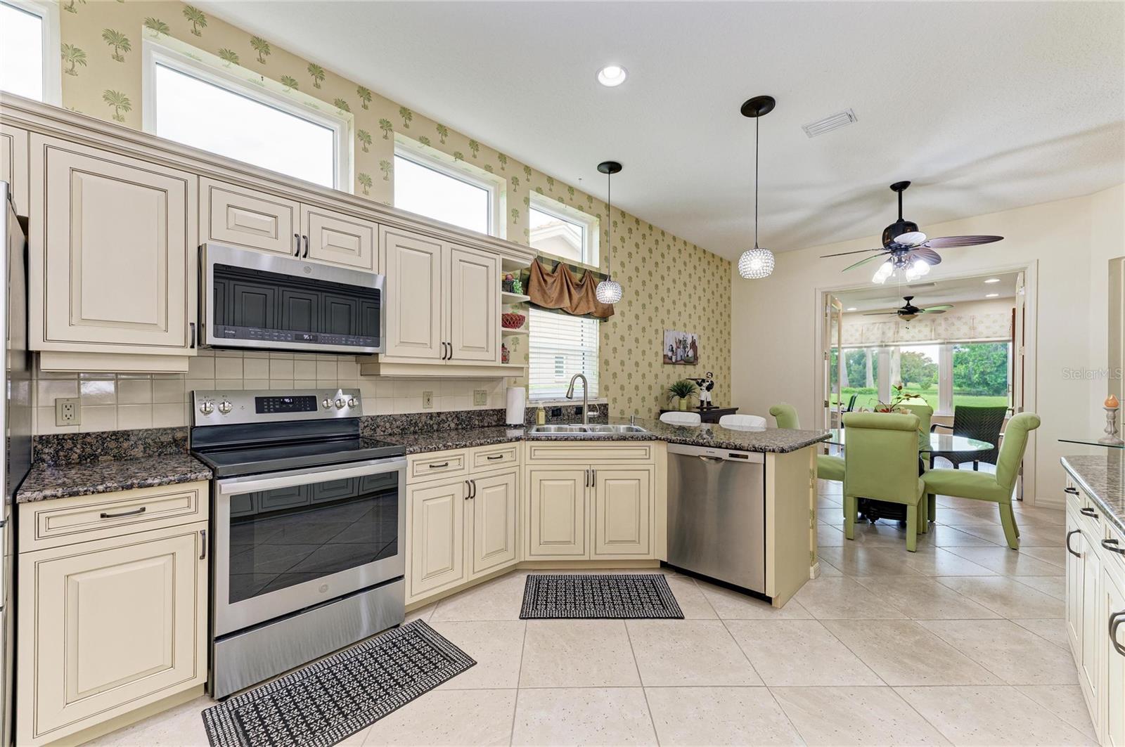 6635 Oakbrooke Cir Property Photo 14