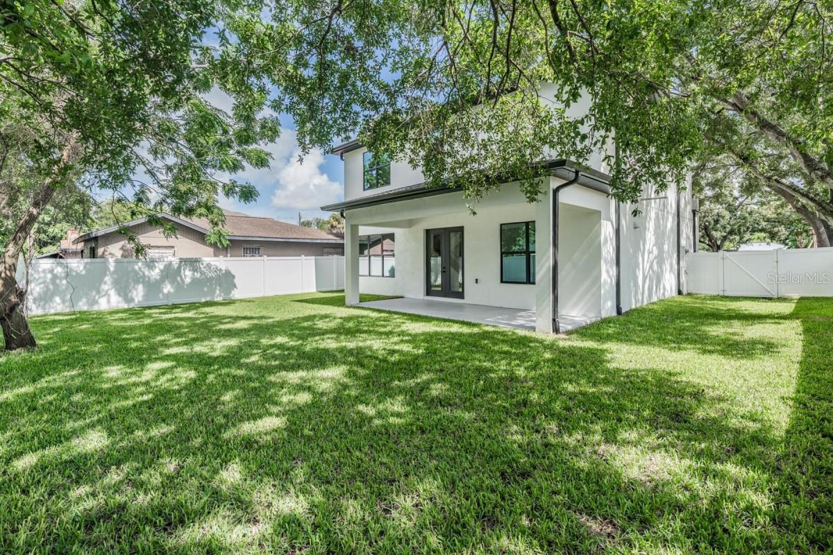 2910 W Aileen St Property Photo 3