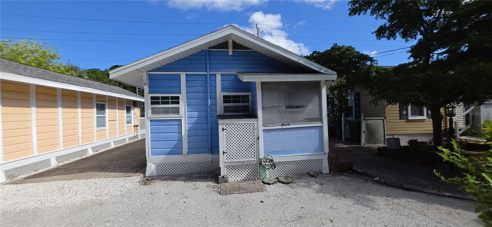 1868 Laurel St Property Photo 9