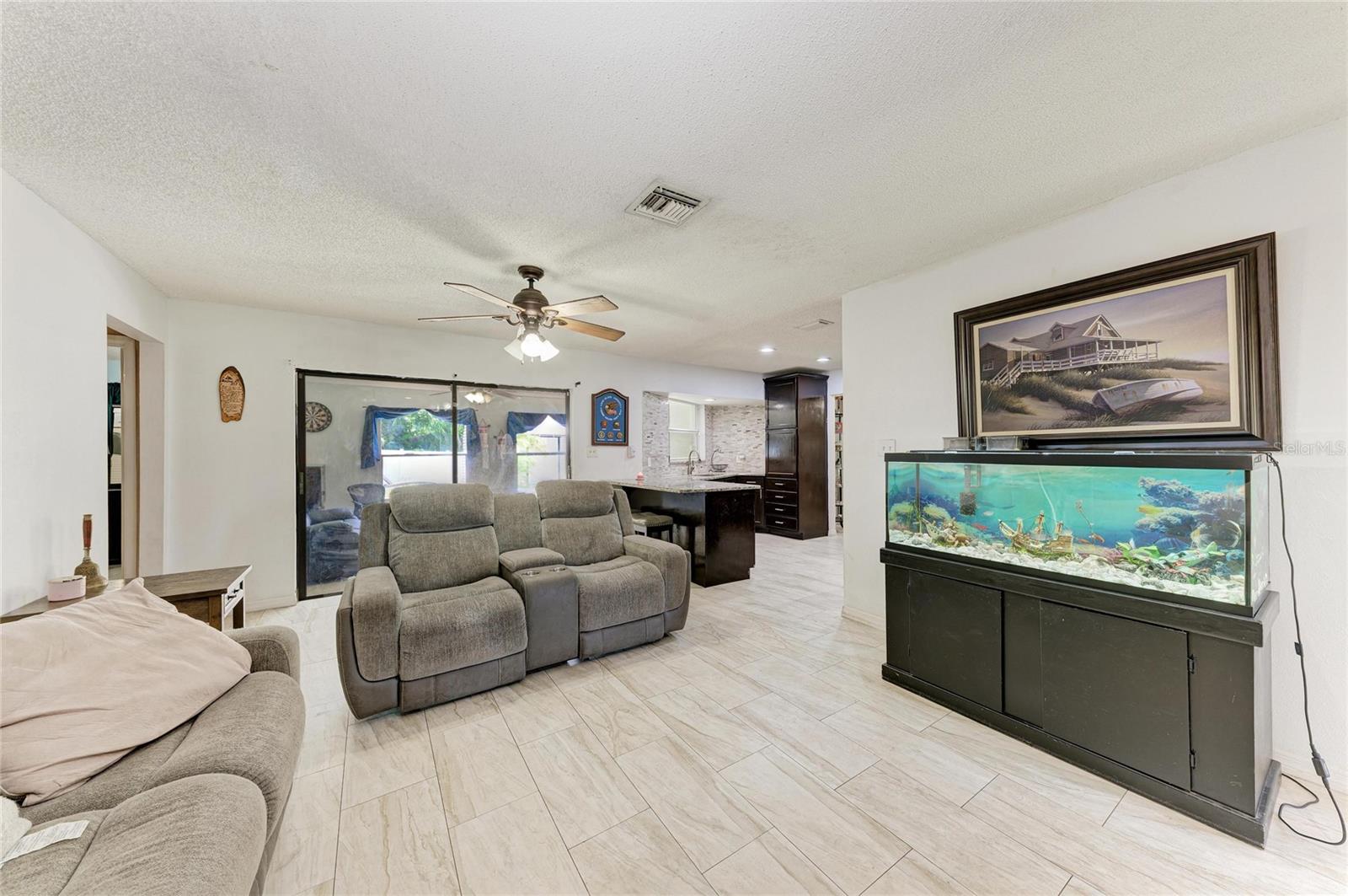 1520 Sunnyhills Dr Property Photo 3