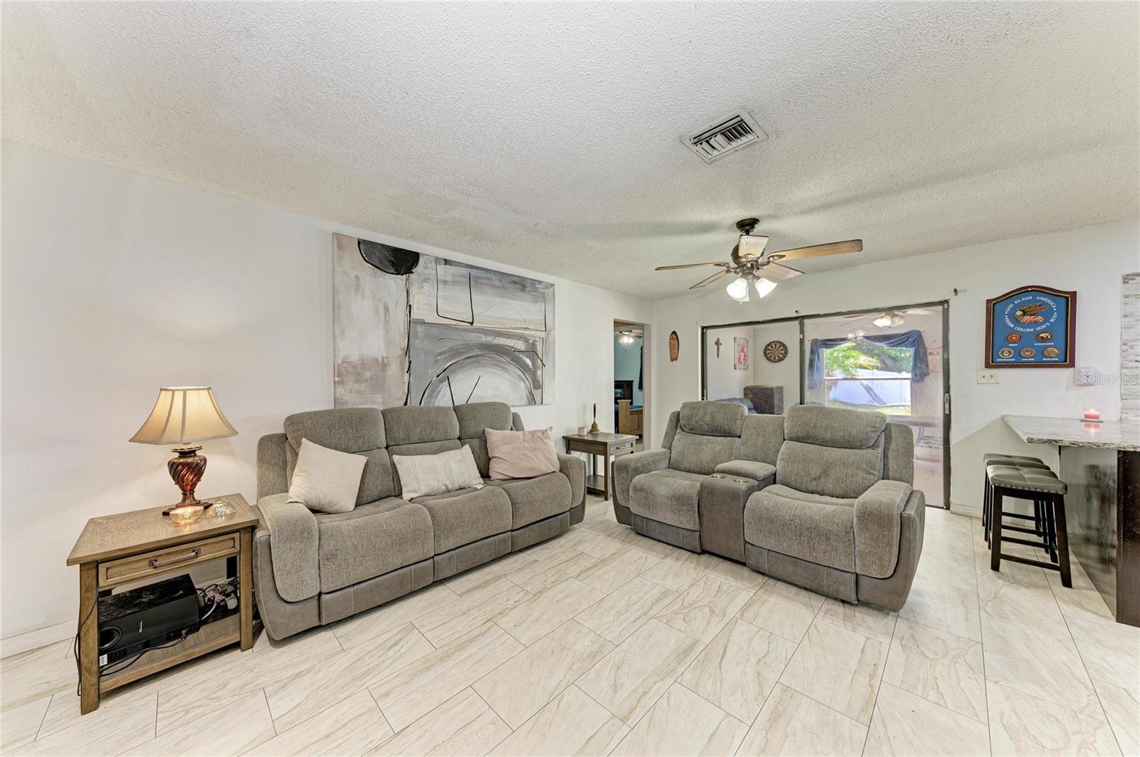 1520 Sunnyhills Dr Property Photo 4